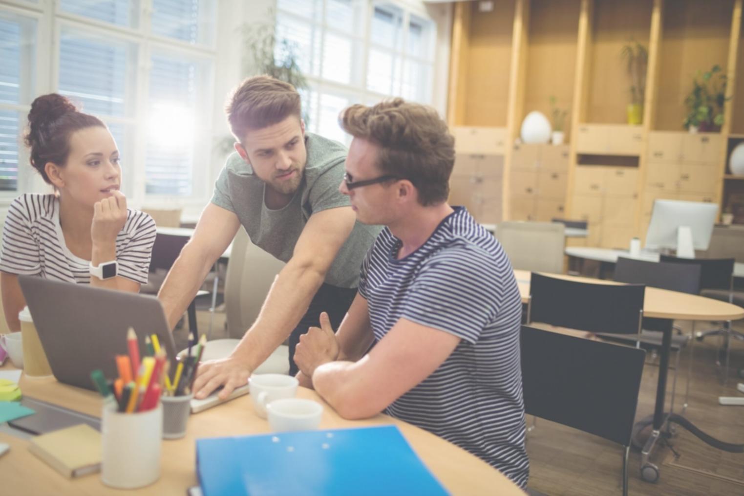 Студенти під час практичної роботи з аналітики даних